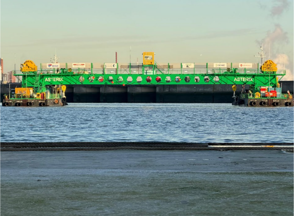 Barge-mounted marine lifting structure operating in a port environment.